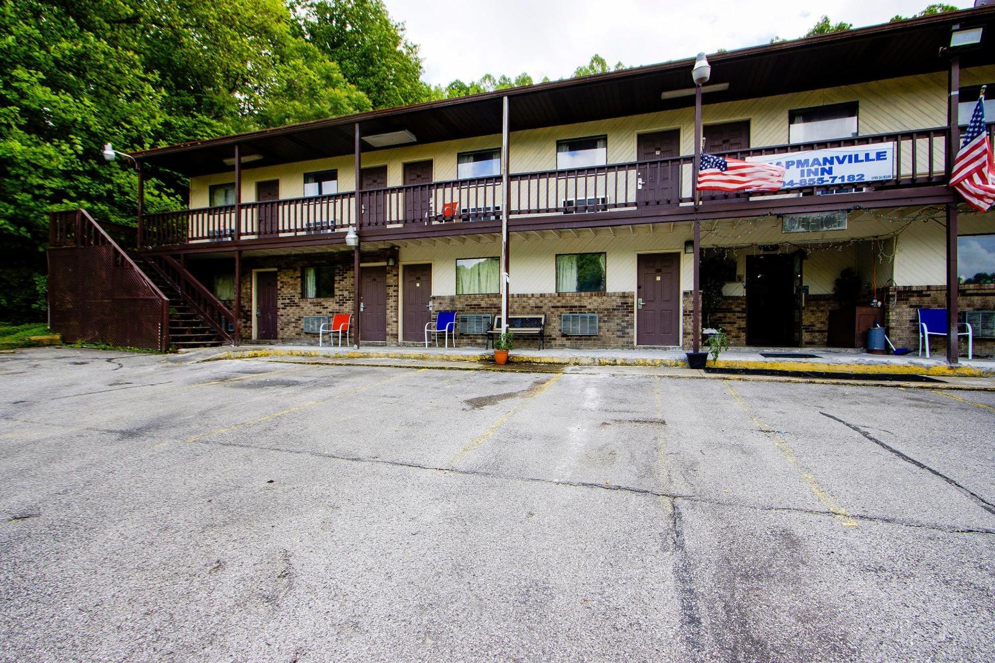 Oyo Hotel Chapmanville Inn, Wv - Hwy 119 エクステリア 写真