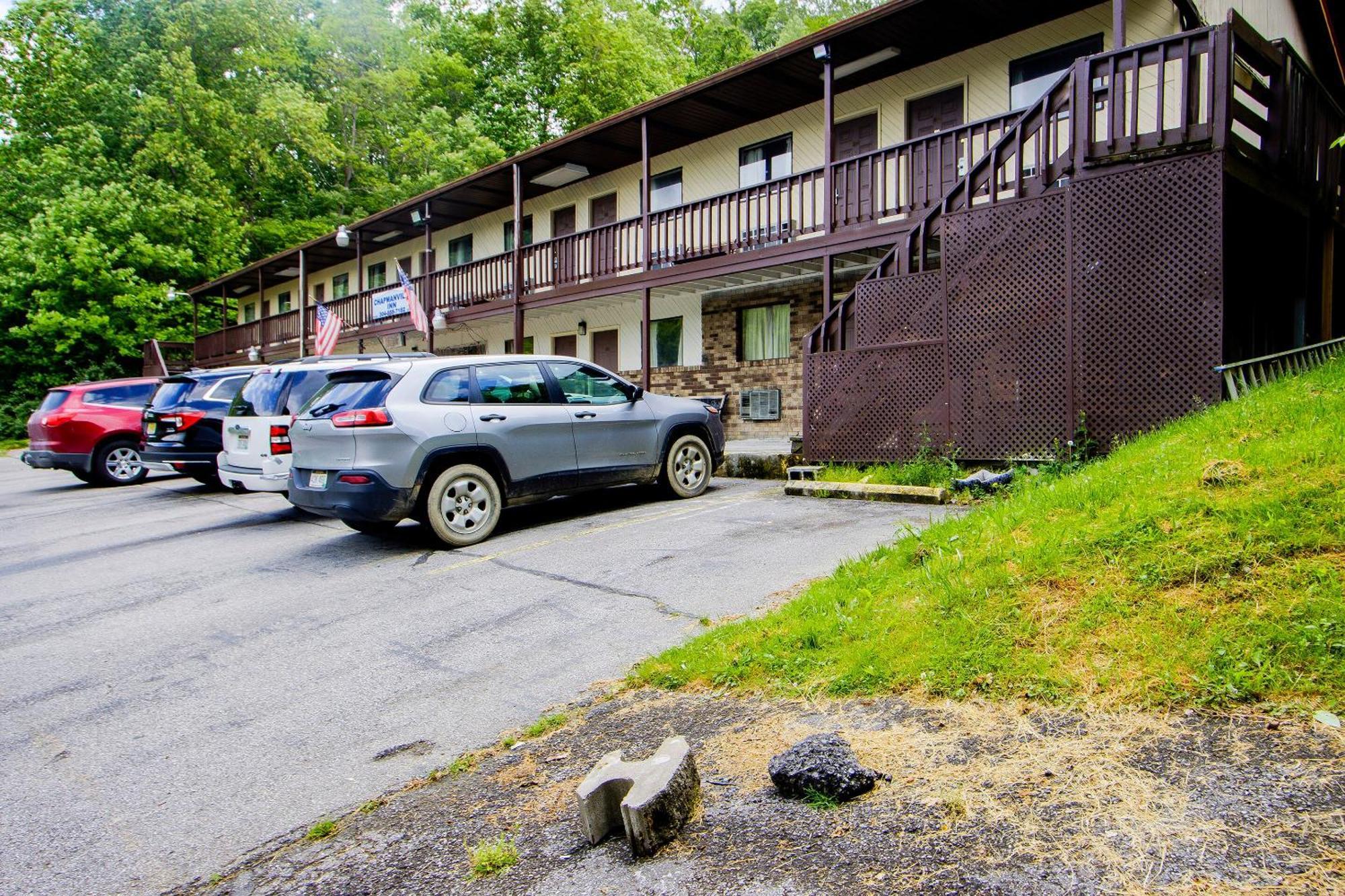 Oyo Hotel Chapmanville Inn, Wv - Hwy 119 エクステリア 写真