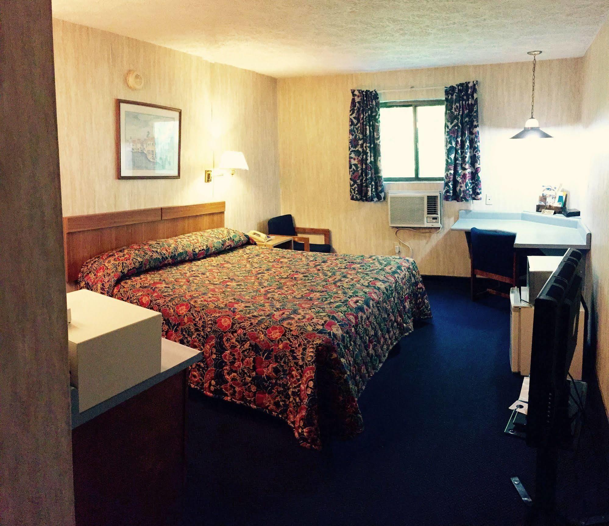 Oyo Hotel Chapmanville Inn, Wv - Hwy 119 エクステリア 写真
